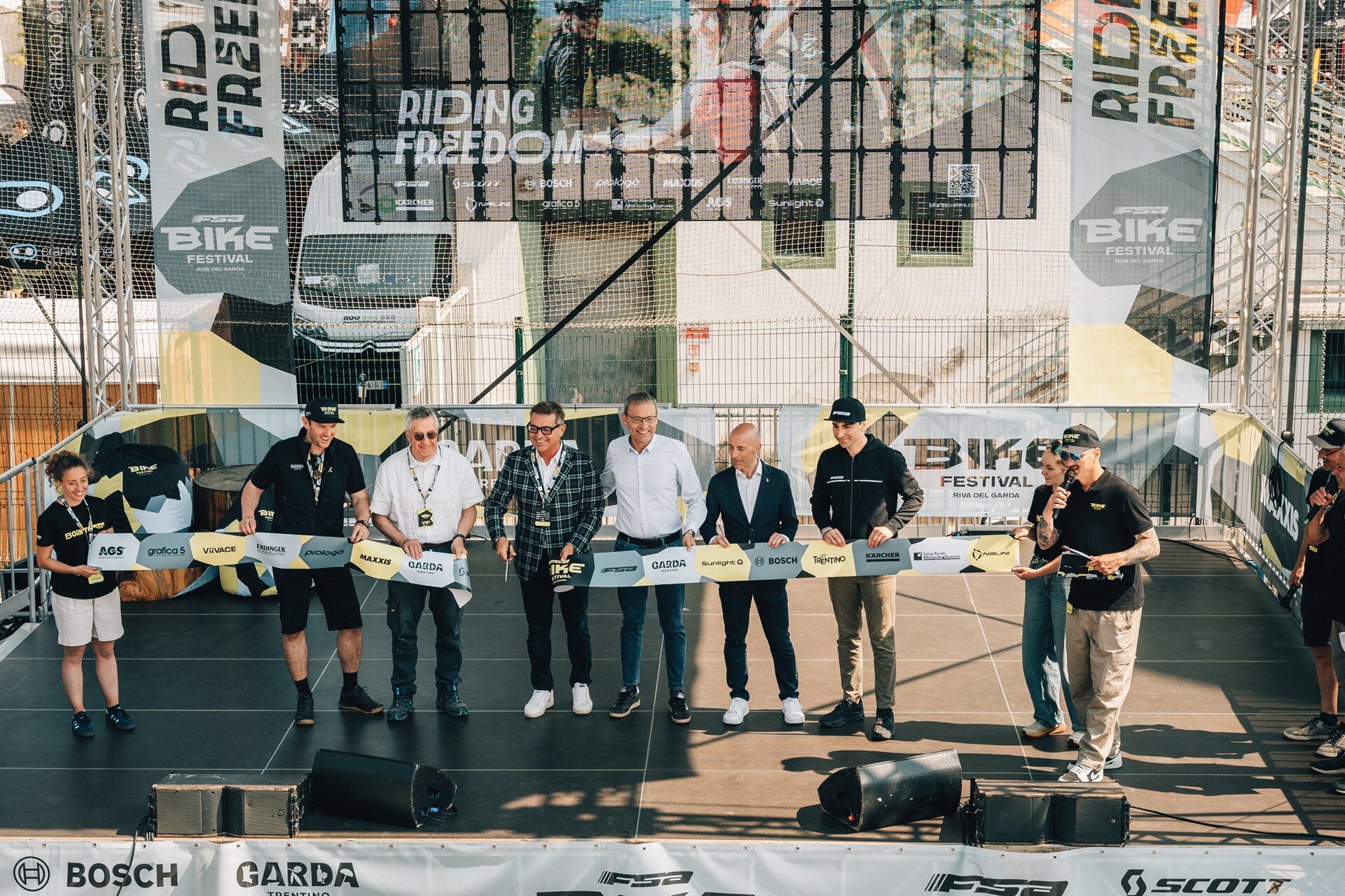 Feierliche Eröffnung und Award-Verleihung beim 31. FSA Bike Festival Riva del Garda